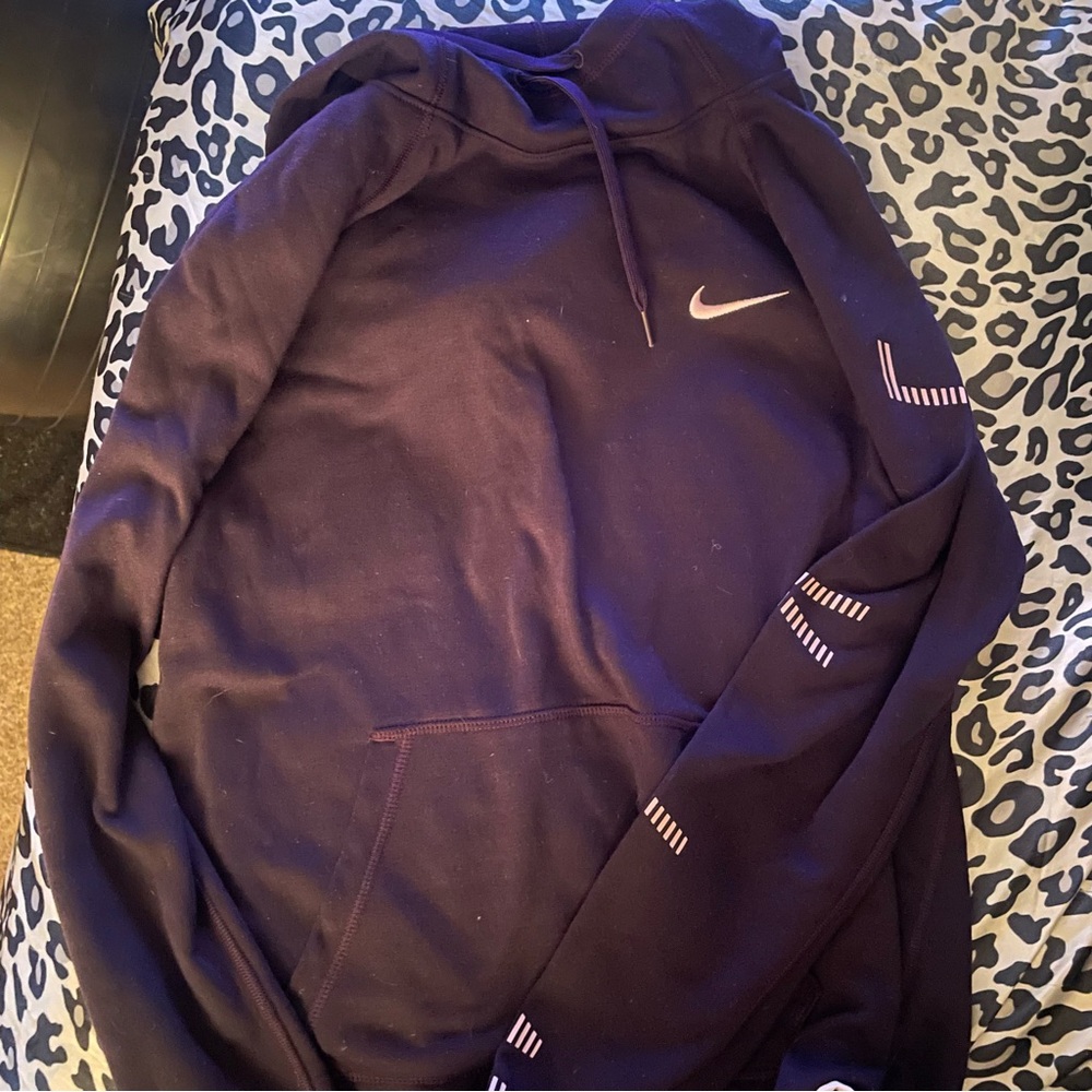 Woman’s Nike sweatshirt